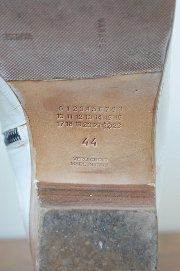 Martin Margiela FW 2007 Crackling White Paint Cuban Heel